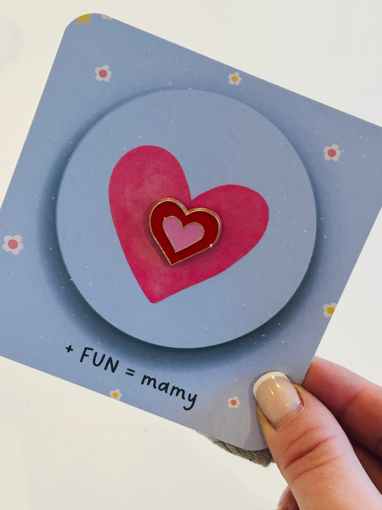 Broche / Pin's spécial Love Mamy